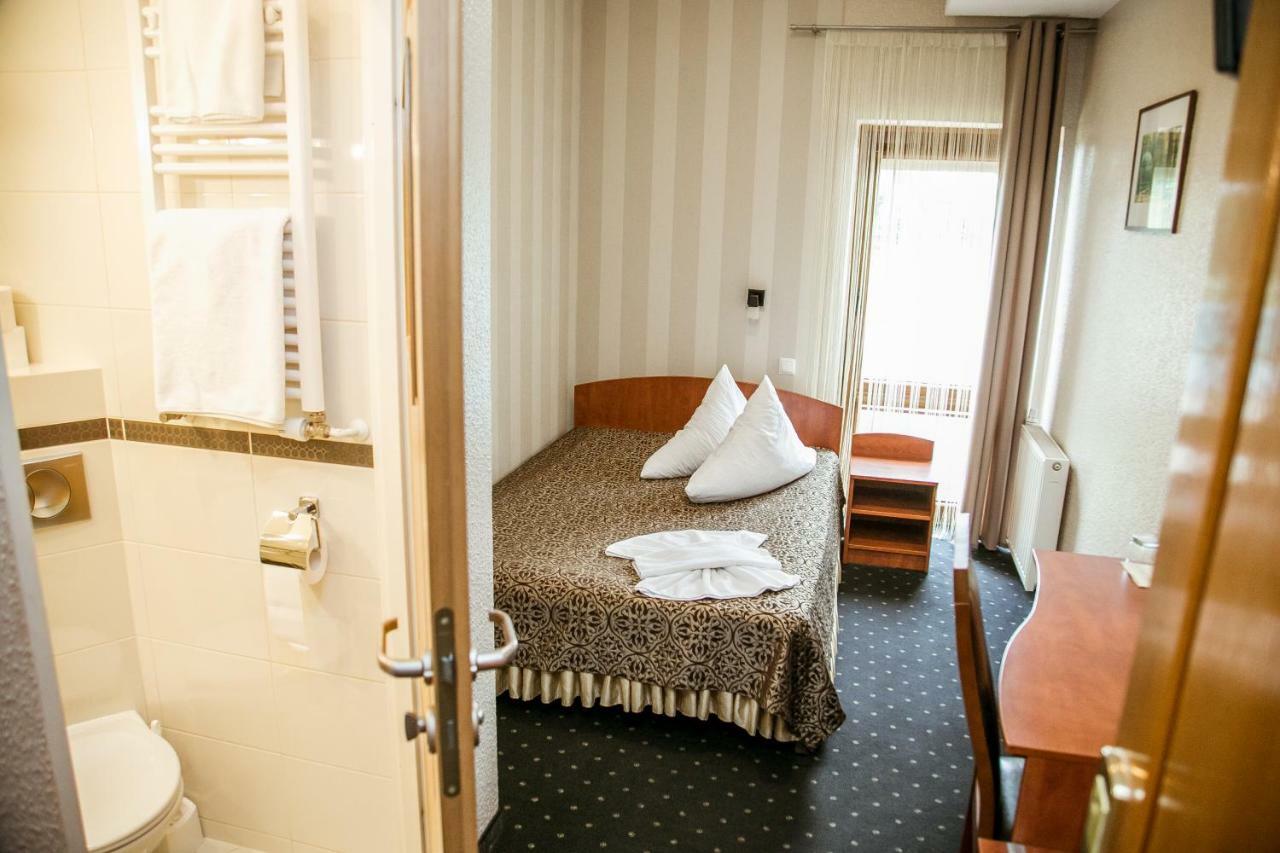 Hotel Oaza Prudnik Extérieur photo